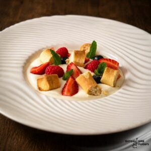 Crémeux de mascarpone, fruits rouges et ciambelline croustillantes
