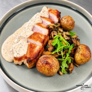 Côte de cochon du Roc, champignons forestiers, pommes de terre grenaille confite, crème shiitaké