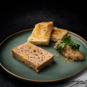 Foie gras Mi cuit, confit d’échalotes au miel et condiment balsamique blanc, brioche toastée